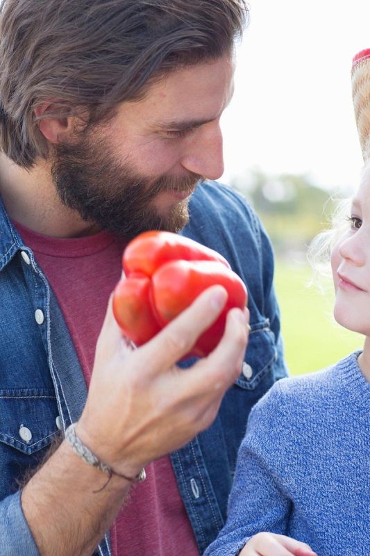 8 korakov, s katerimi boste otroka navdušili nad zdravo hrano 