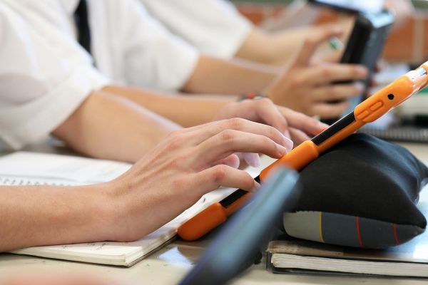 E-učilnice in nič ocen - kako bodo šole videti čez 20 let
