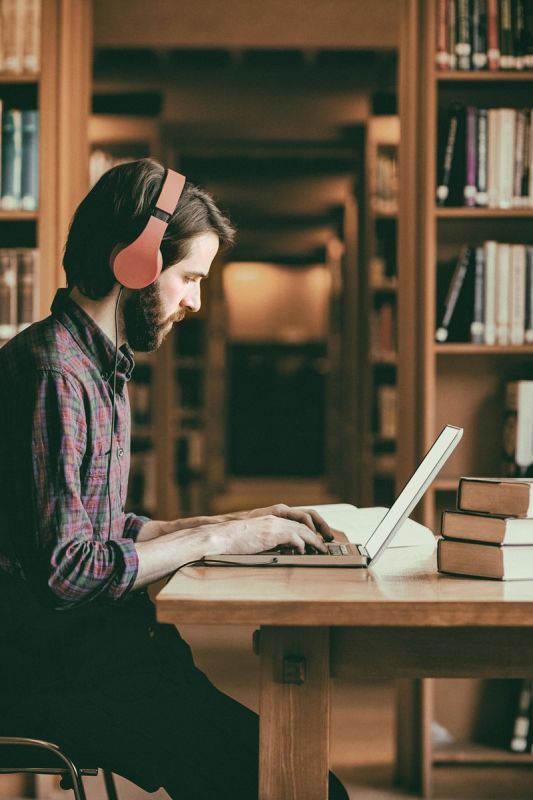 Je poslušanje glasbe ugodno za vaše študijske izzive?