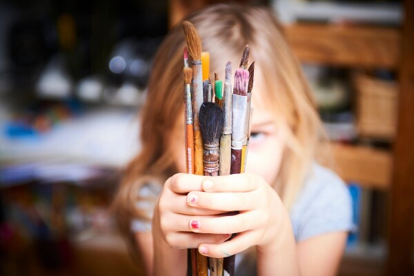 Kaj nam otroci v resnici sporočajo s svojimi risbami