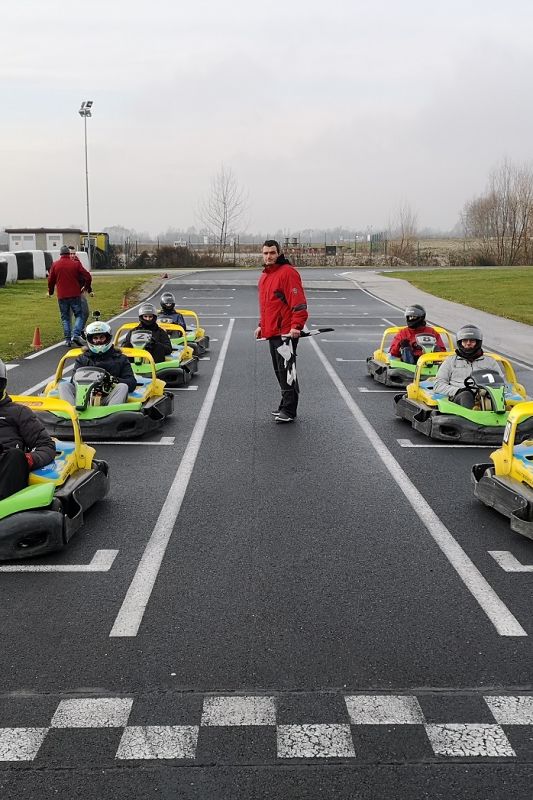 Kako so se najboljši [reys] dirkači spopadli na stezi v Racelandu