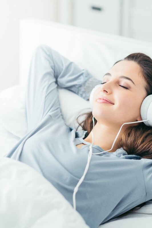 Melodije med rjuhami - je glasba dobra za vse aktivnosti v spalnici?