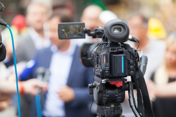 Nepričakovano smešni trenutki, ki so se na televiziji pripetili v živo