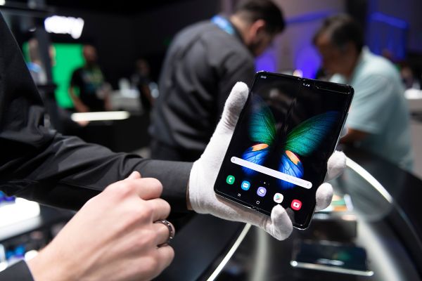 Samsung Galaxy Fold nakazuje, da je prihodnost pregibna