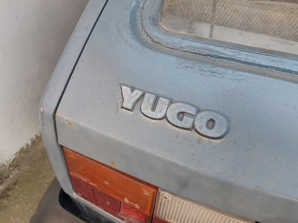Novodobni A8 je ujel starodobnega YUGA