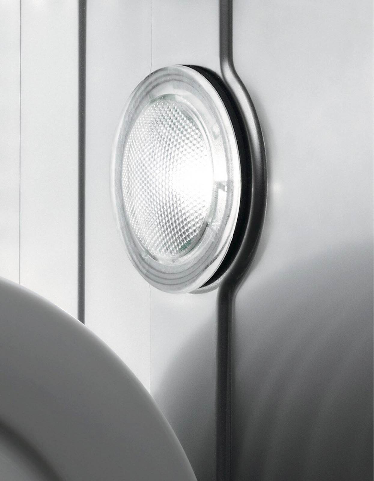 Vgradni pomivalni stroj Electrolux EEZ69410W 60