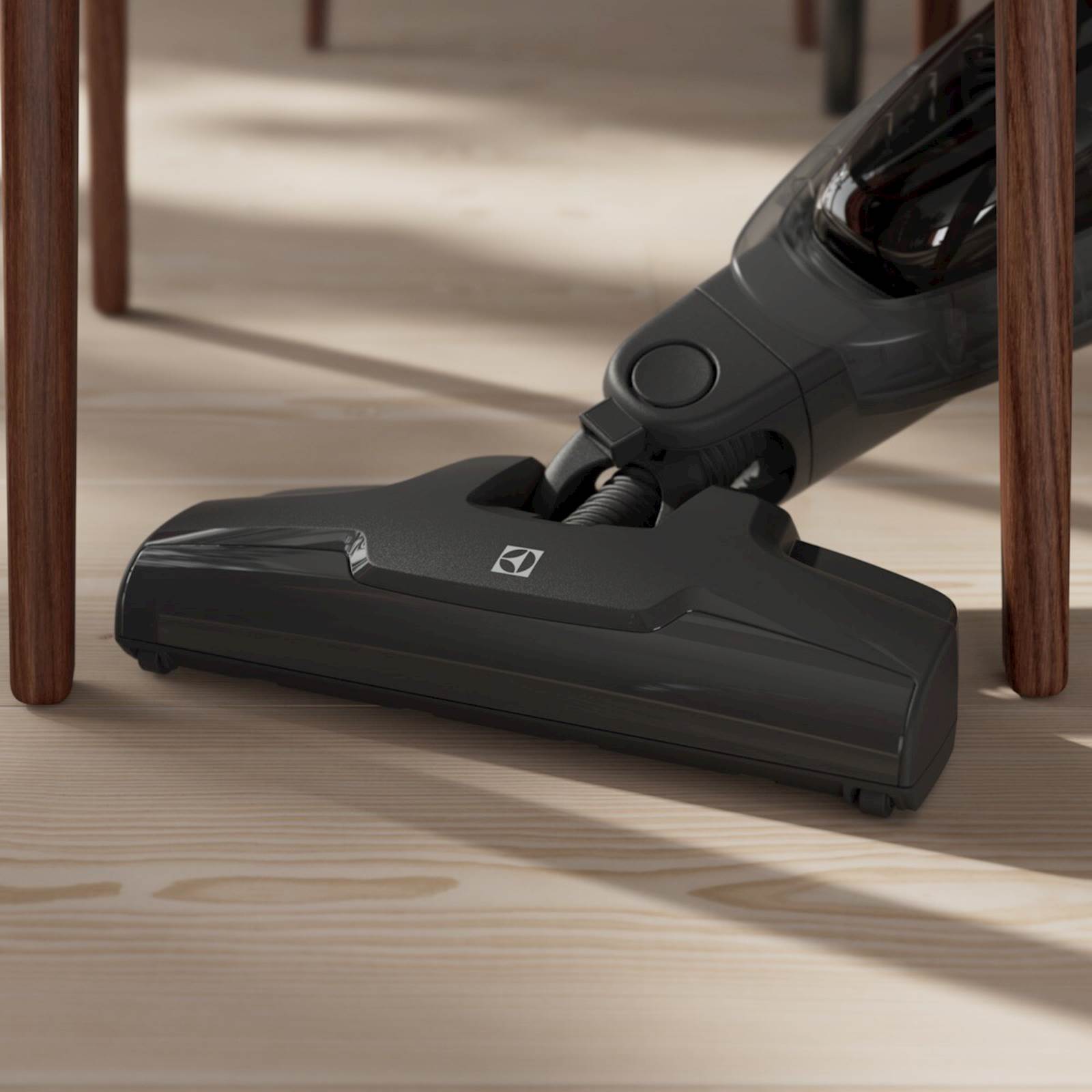 Electrolux pokončni sesalnik ES31CB18SH