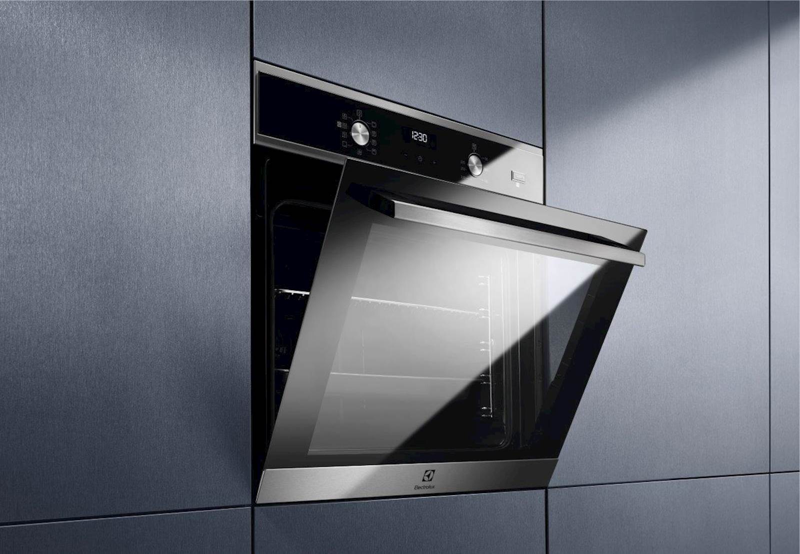 Vgradna pečica Electrolux EOD5C70X SteamBake